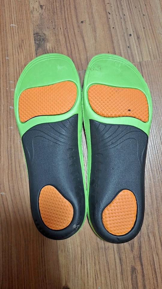 Never used orthotic arch-support shoe insoles