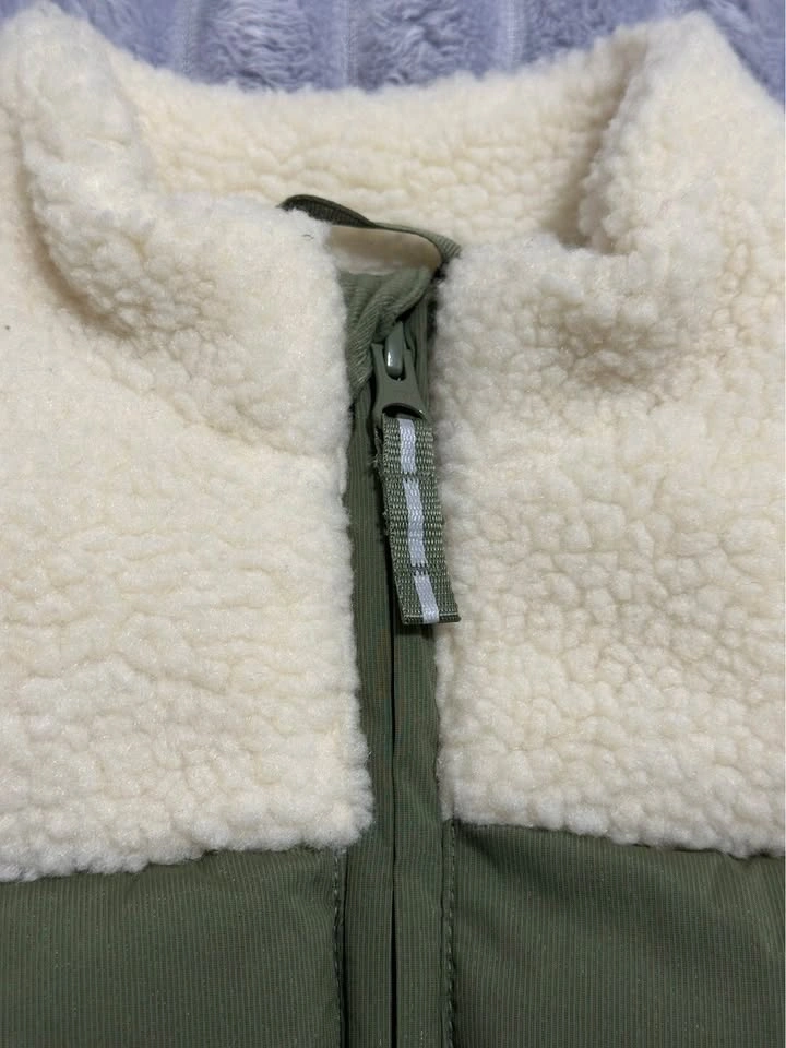 Cat & Jack Puffer Vest — Kids’ S (6/7) — Olive Green — New with - photo 2