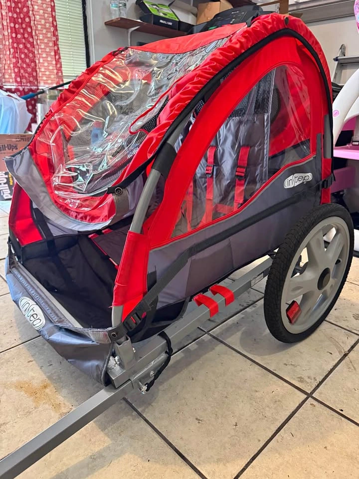InStep Two-Seat Tow-Behind Bike Trailer (Red/Gray)