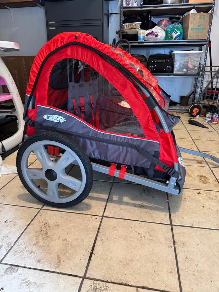 InStep Two-Seat Tow-Behind Bike Trailer (Red/Gray) - photo 3