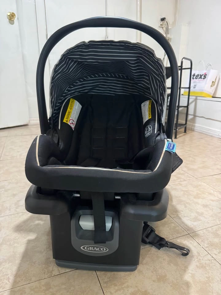 Graco SnugRide 35 Lite LX Infant Car Seat with Base - photo 2