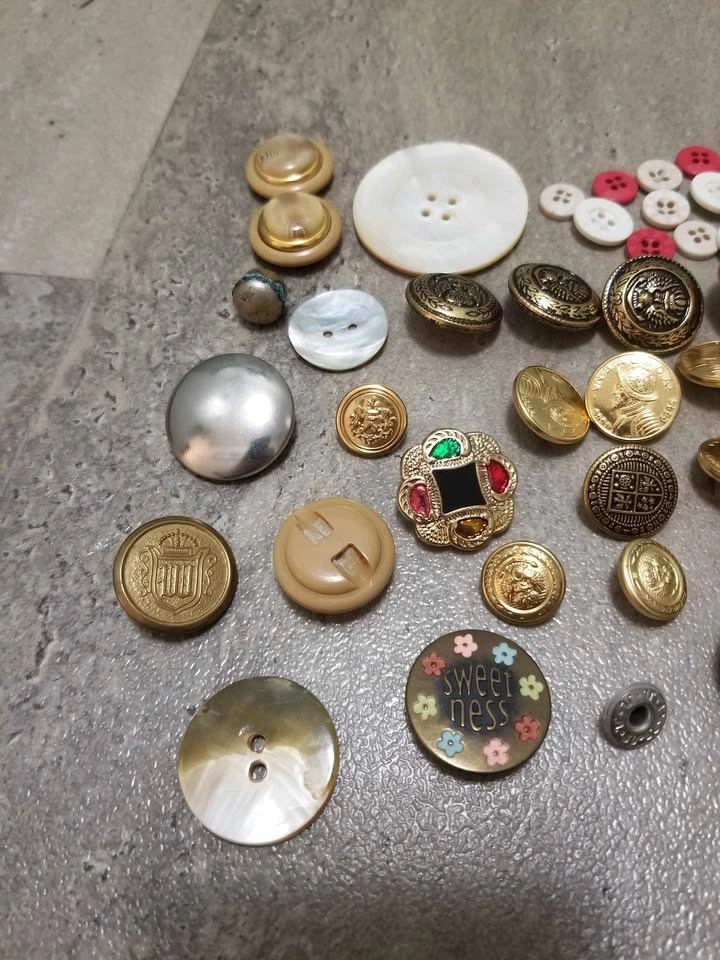 50+ Buttons Some Vintage & Abalone - photo 4