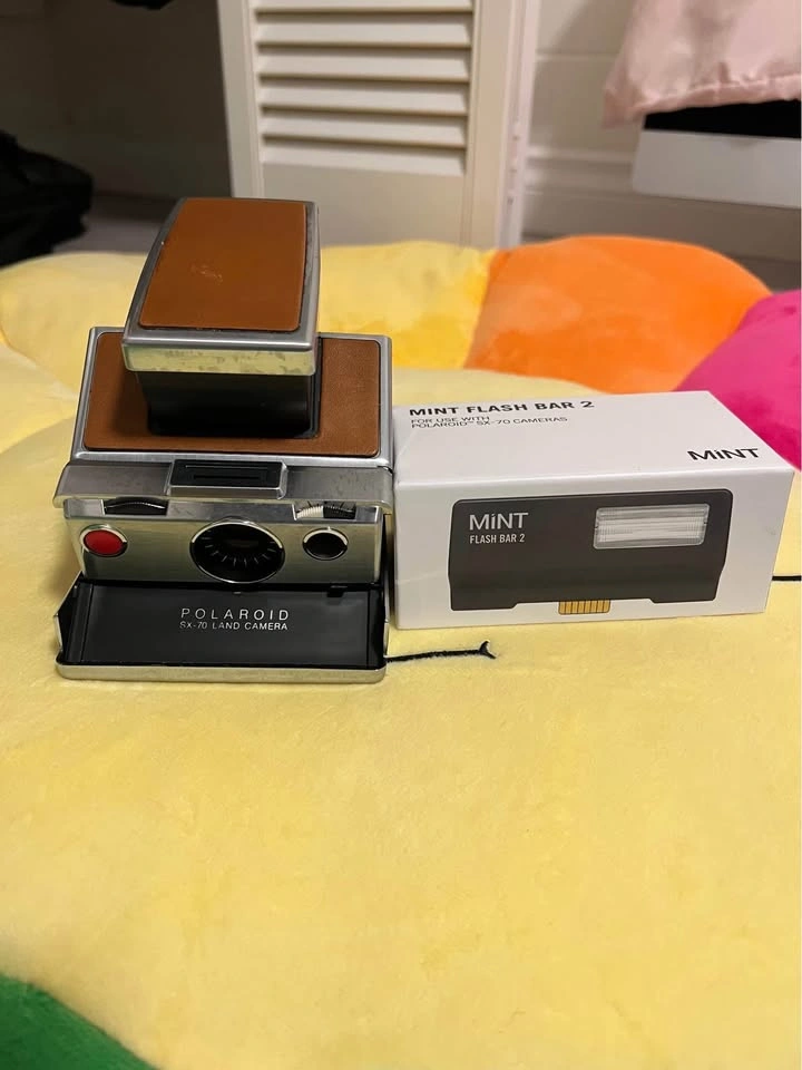 Polaroid sx-70 with flash light - photo 2
