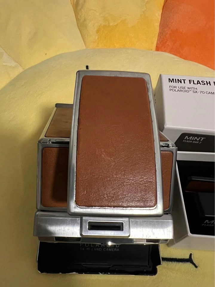 Polaroid sx-70 with flash light - photo 4