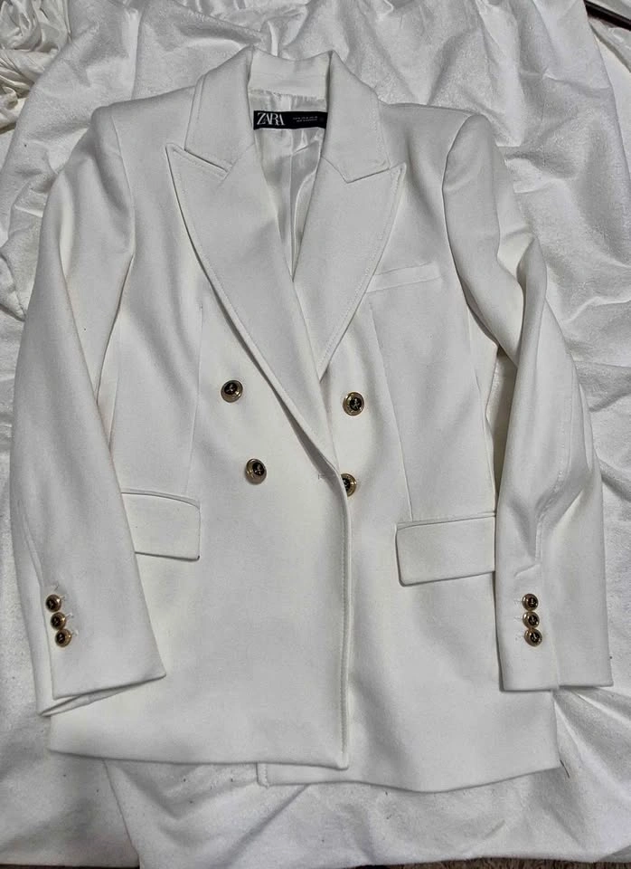 Zara White Double-Breasted Blazer