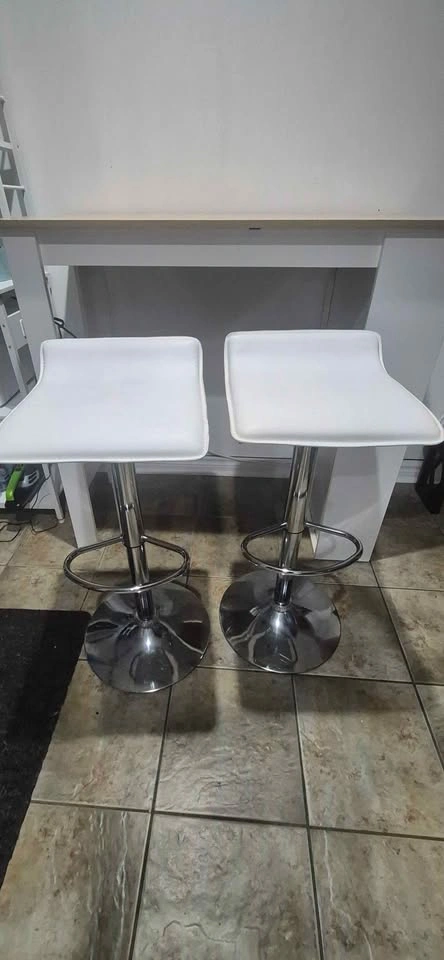 White Bar Table with 2 Adjustable Stools - photo 4