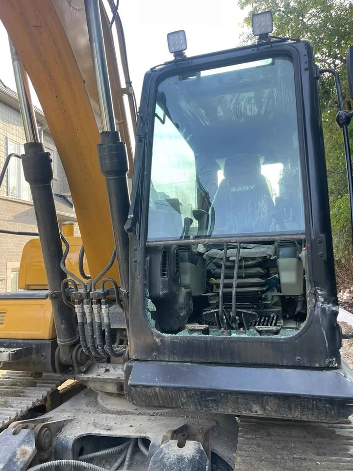 Sany 135 Excavator - 600 Hours, Thumb, Coupler, Dozer Blade - photo 2