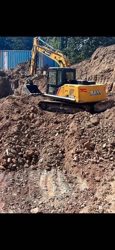 Sany 135 Excavator - 600 Hours, Thumb, Coupler, Dozer Blade - photo 3