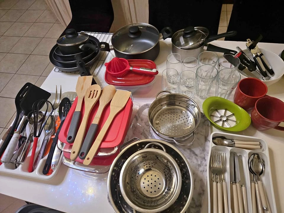 Kitchen stuff - ALOT, like new