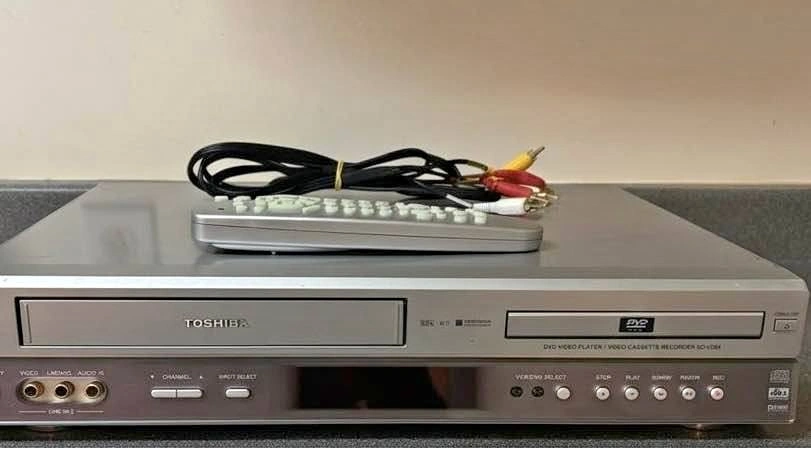 Toshiba SD-V280 DVD/VCR Combo + Elink Remote & AV Cables
