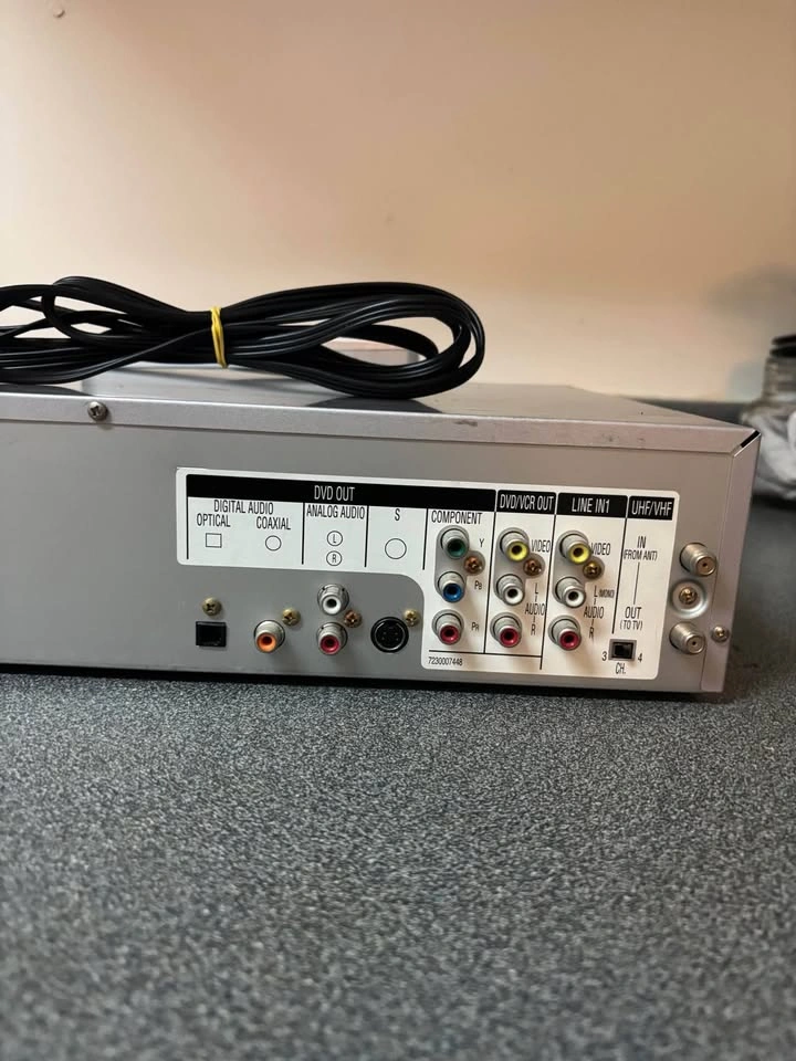 Toshiba SD-V280 DVD/VCR Combo + Elink Remote & AV Cables - photo 2
