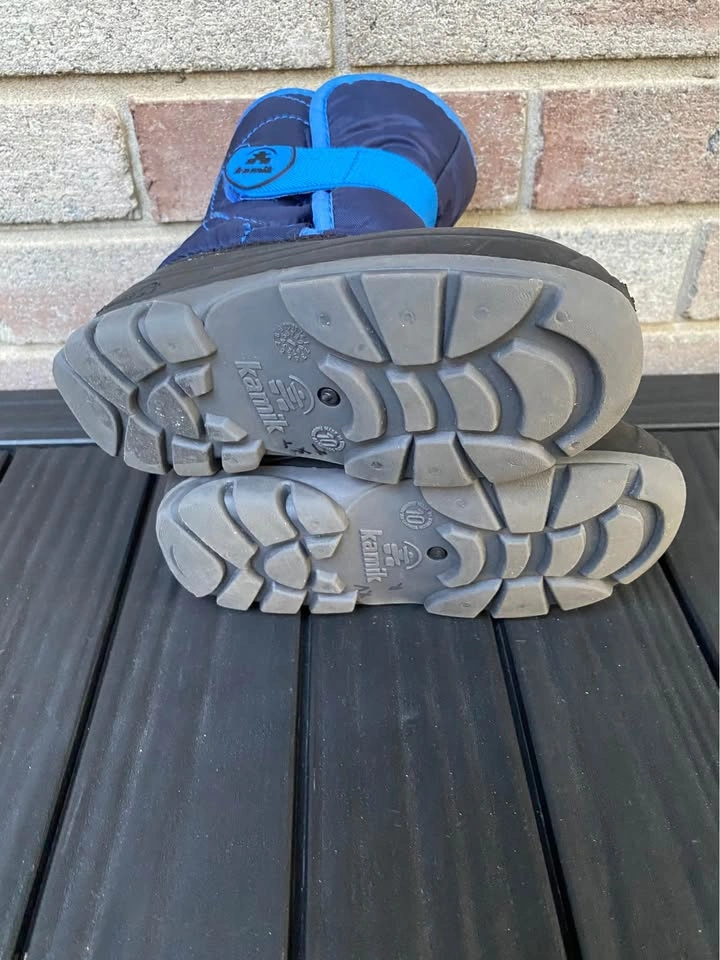 Kamik Snow Boots kids size US 9T toddler boy - photo 2