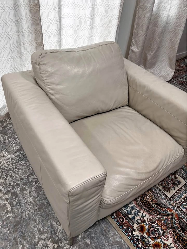 Cream Leather Chair – Like New