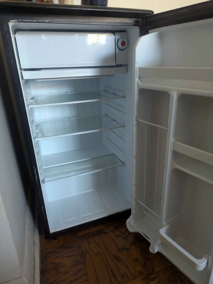 Danby Mini Fridge - photo 4