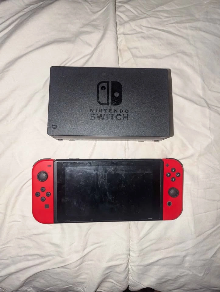 Nintendo Switch - photo 2