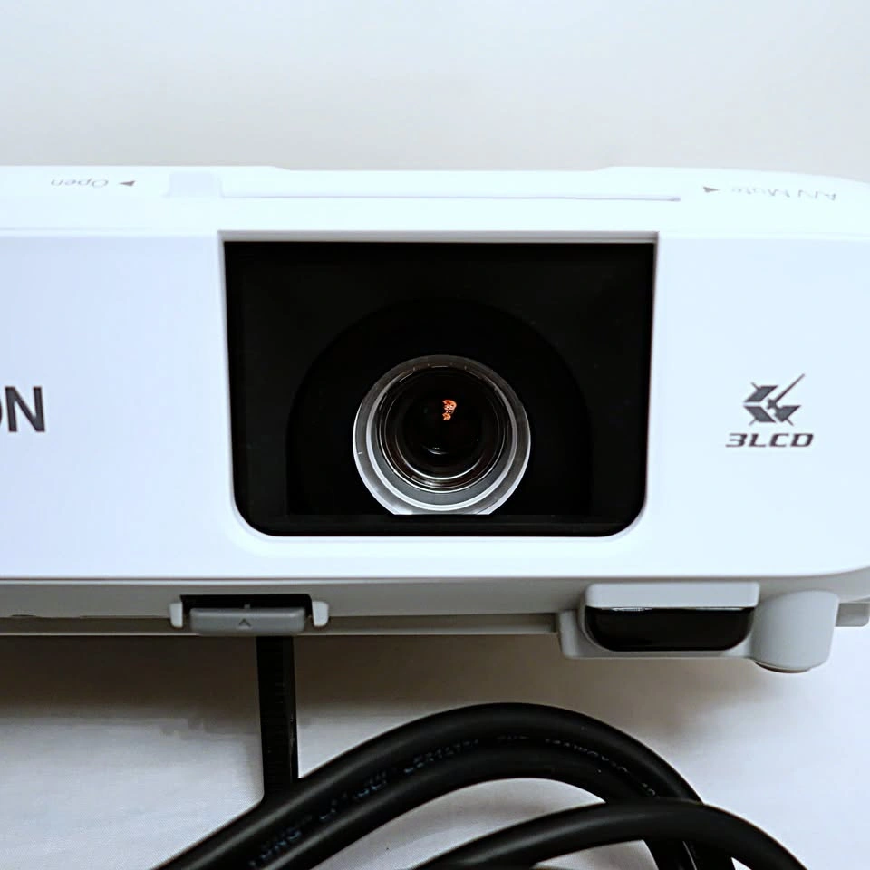 Epson PowerLite S39 3LCD Projector - photo 2