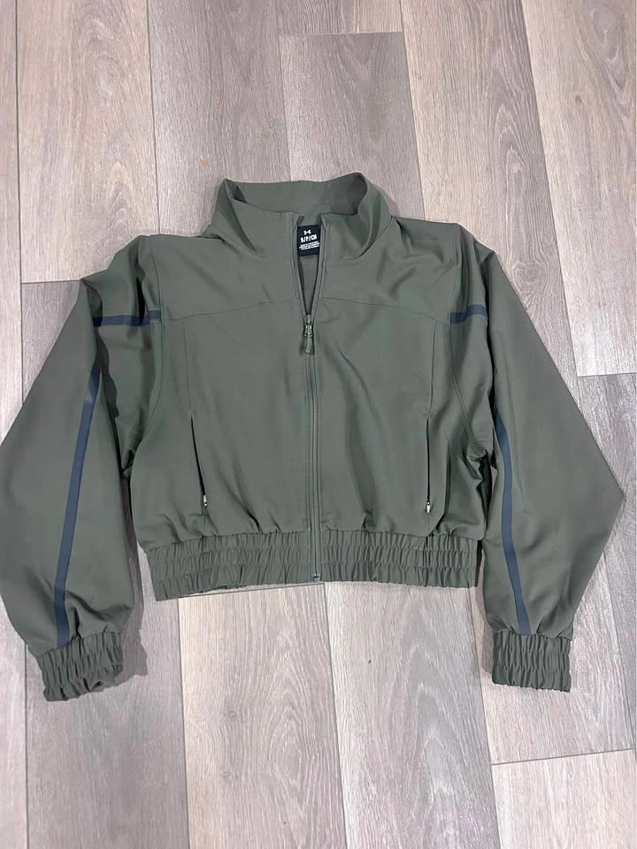 NEW Under armour cropped zip up jacket