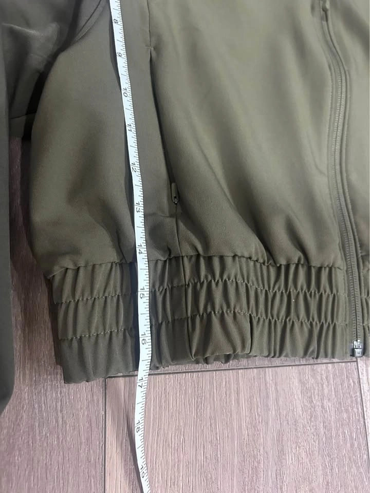 NEW Under armour cropped zip up jacket - photo 5