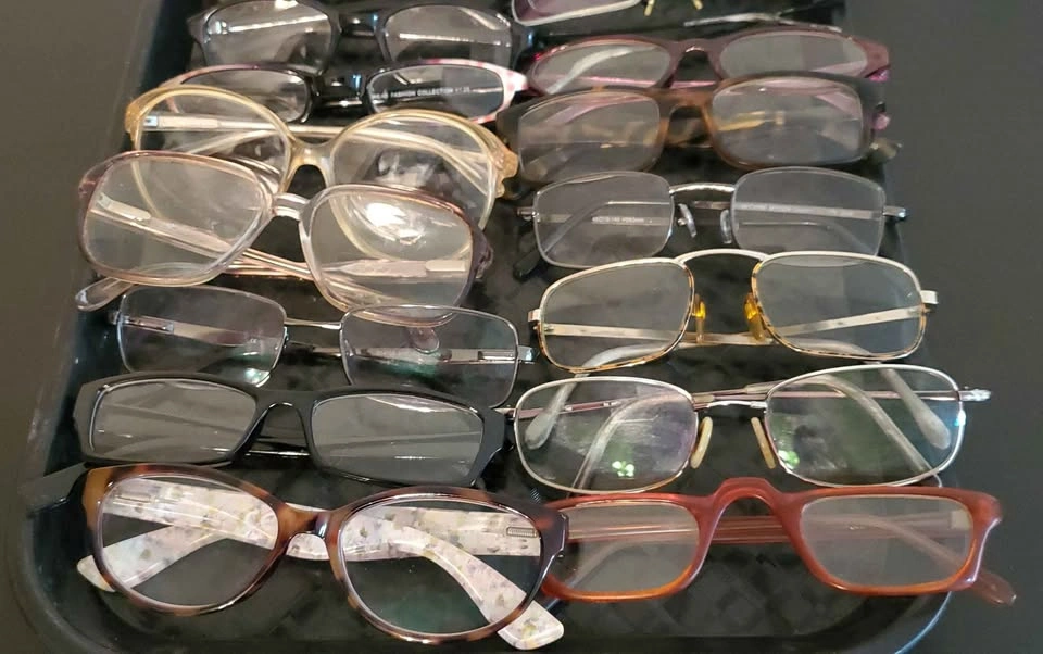 Bulk Lot of 18 Assorted Eyeglasses and Sunglasses - photo 3