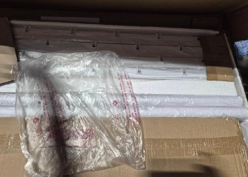 Brand New in Box twin Metal Platform Bed Frame, White - photo 5