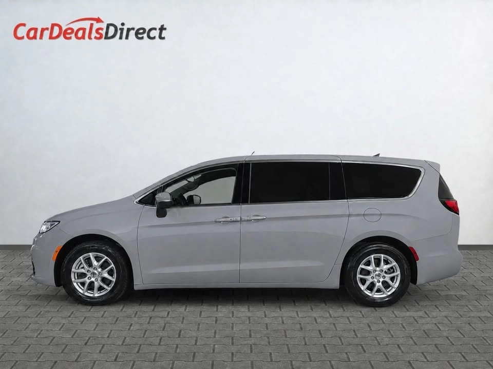 2023 Chrysler Pacifica - photo 3