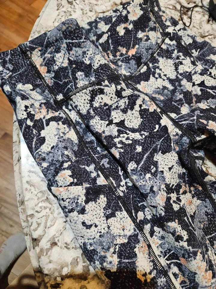 Lululemon leggings with side pockets. Size 6 - photo 3