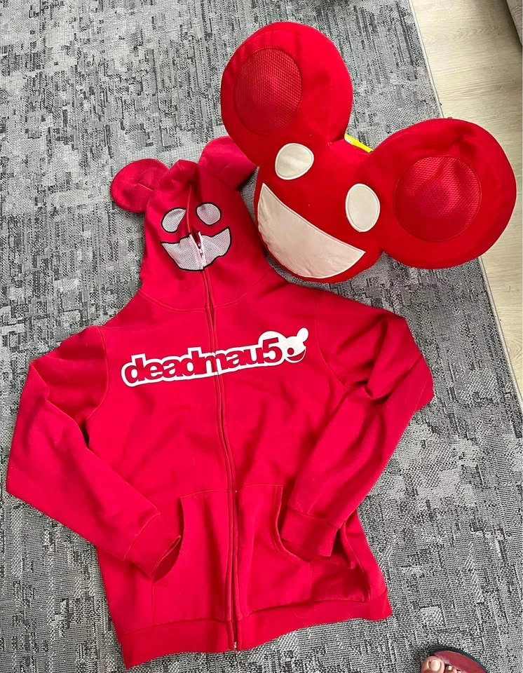 Deadmau5 hoodie & pillow