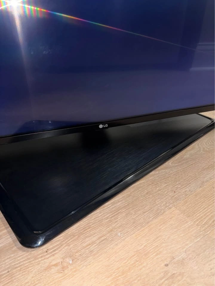 55 inch LG TV - photo 2