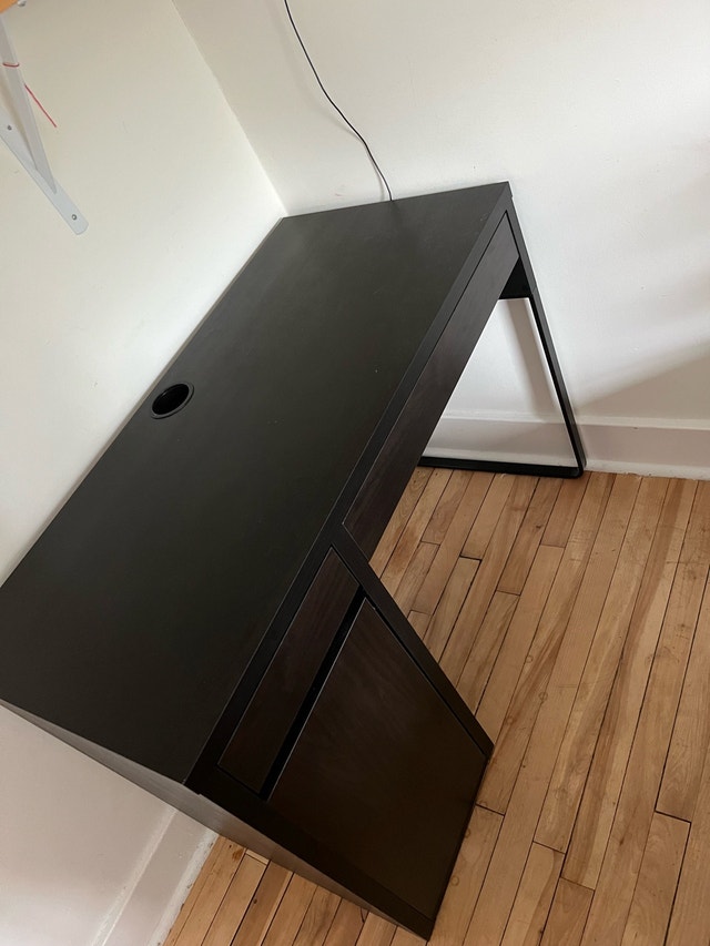 IKEA MICKE DESK FOR SALE