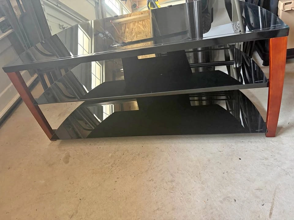 TV stand hold up to 55 TV