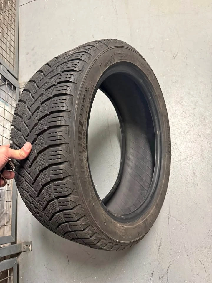 Set of (4) Michelin X-Ice Snow 215/45 R17 Tires