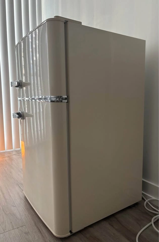 Retro Mini Fridge - photo 2