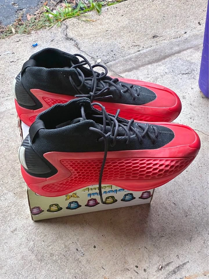 Mens basketball sneakers