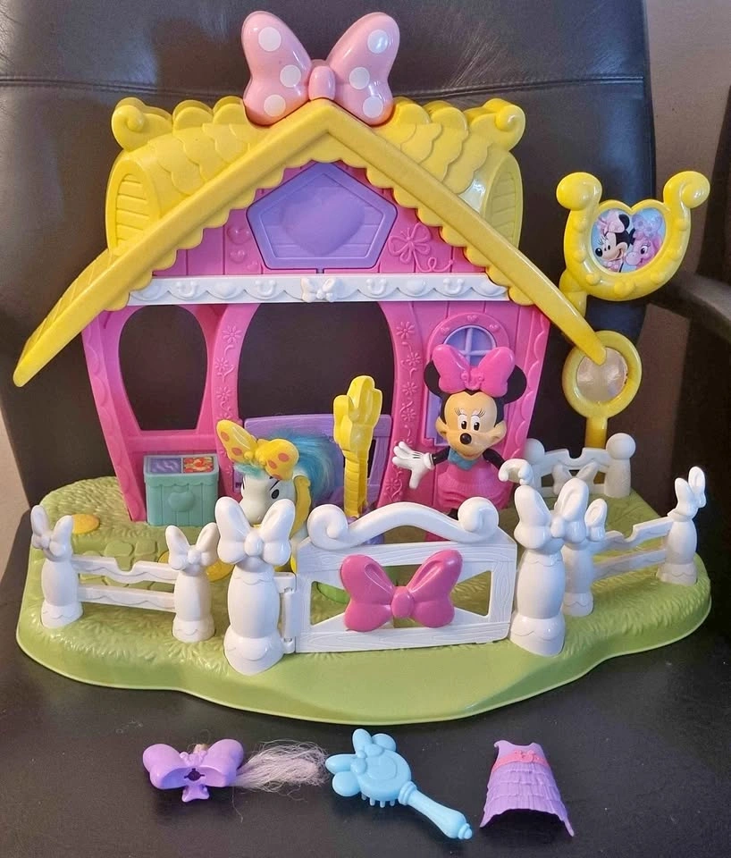 Fisher Price Disney Minnie Mouse Jump N Style Pony Stable