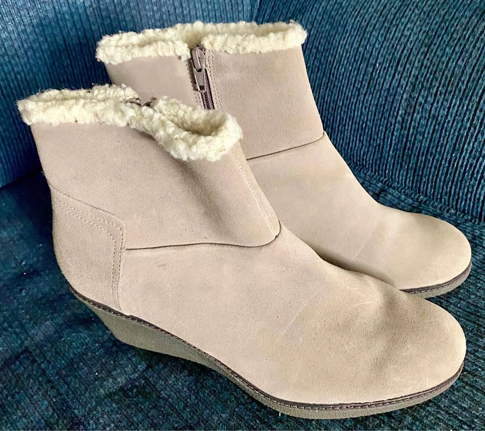 Hush Puppies Suede Wedge Ankle Boots Size 9.5