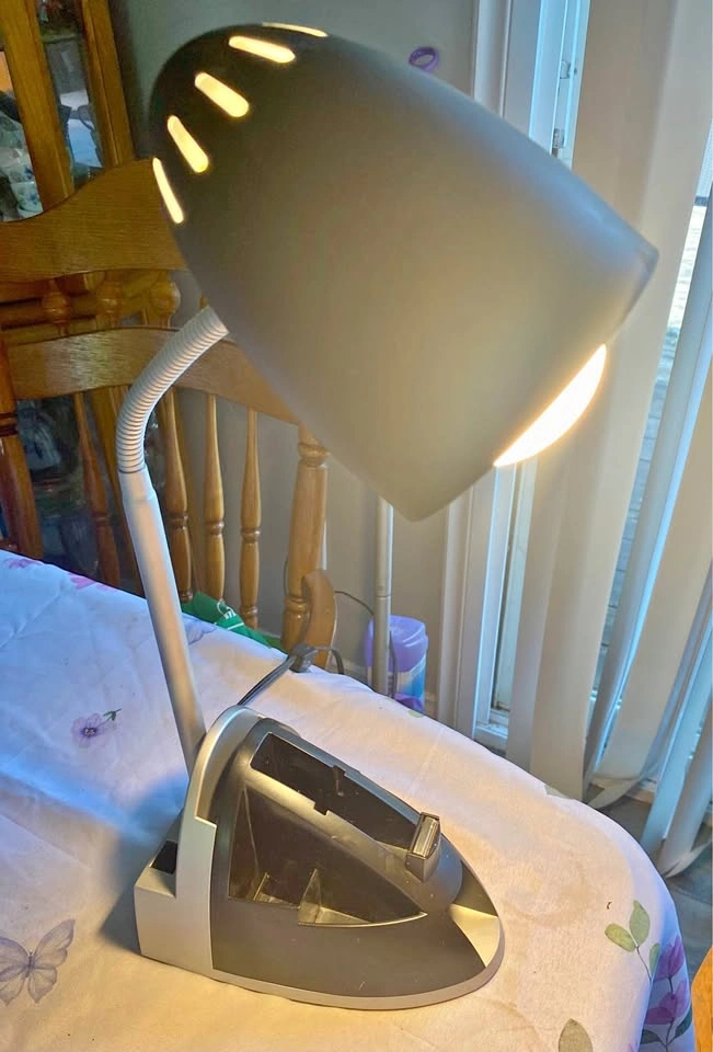 Desk lamp