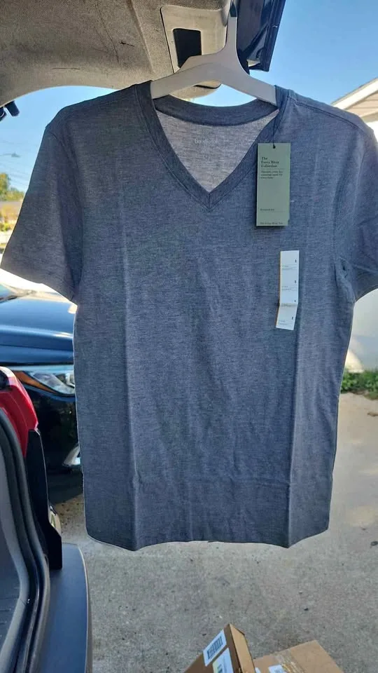 12 Pack size Small Gray V Neck GOODFELLOW thumbnail