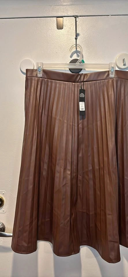 Pleated skirt