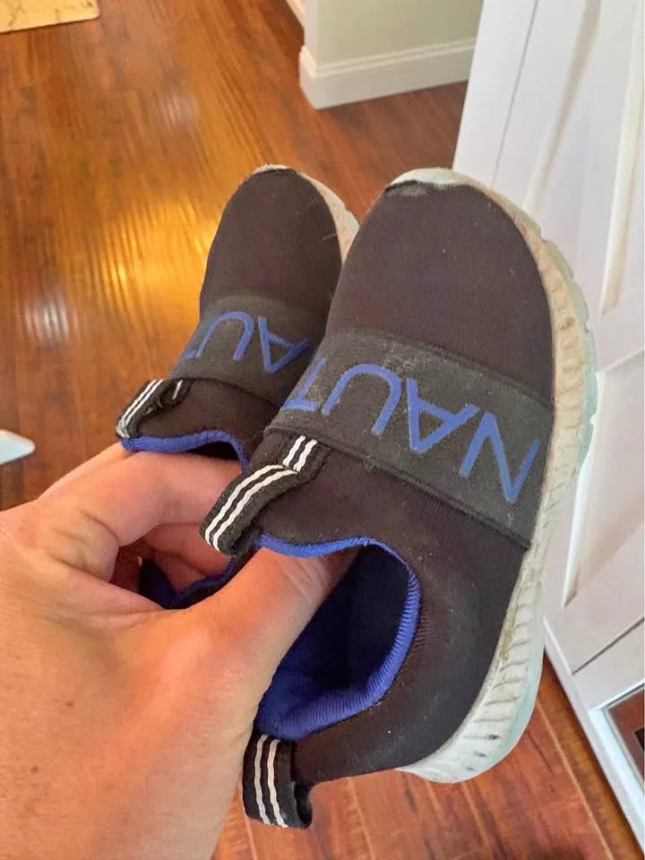 Water shoes size 5 thumbnail