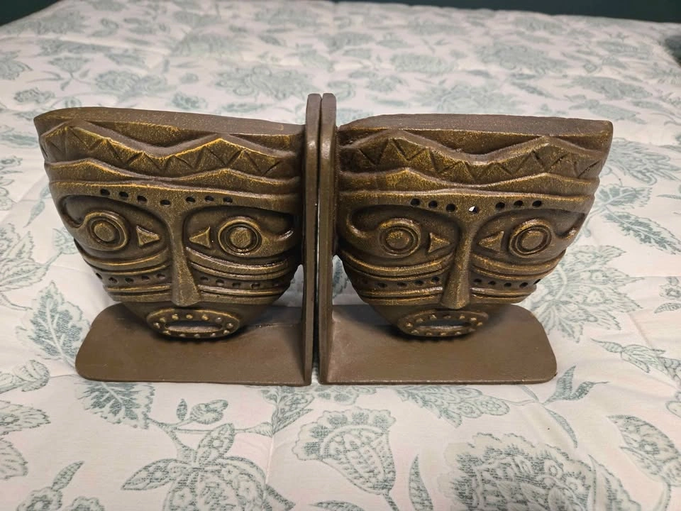 Vintage Tiki Mask Bookends - photo 3