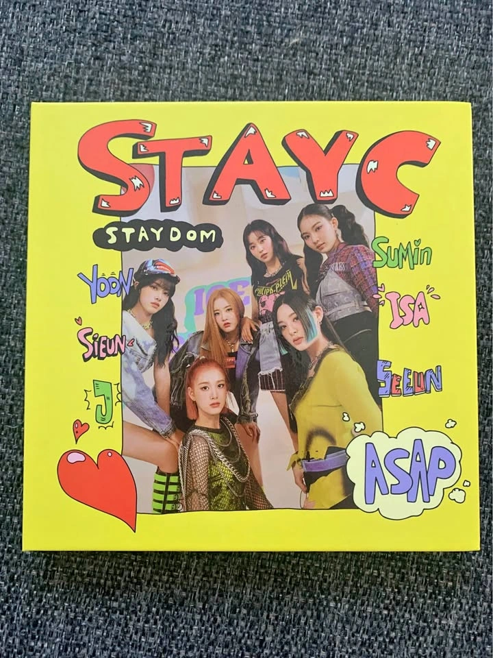 K-Pop Album STAYC