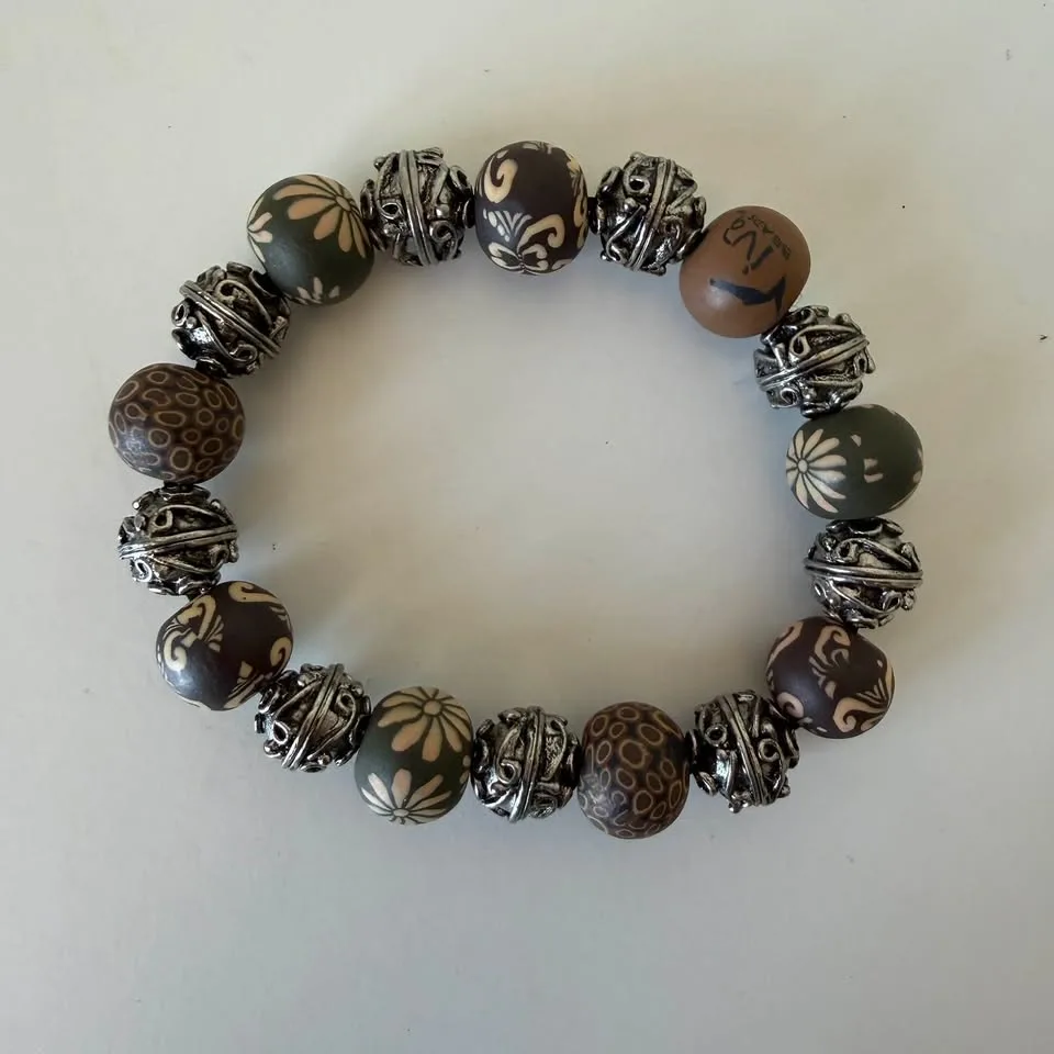 Lot of 10 Assorted Fashion & Beaded Bracelets - photo 2