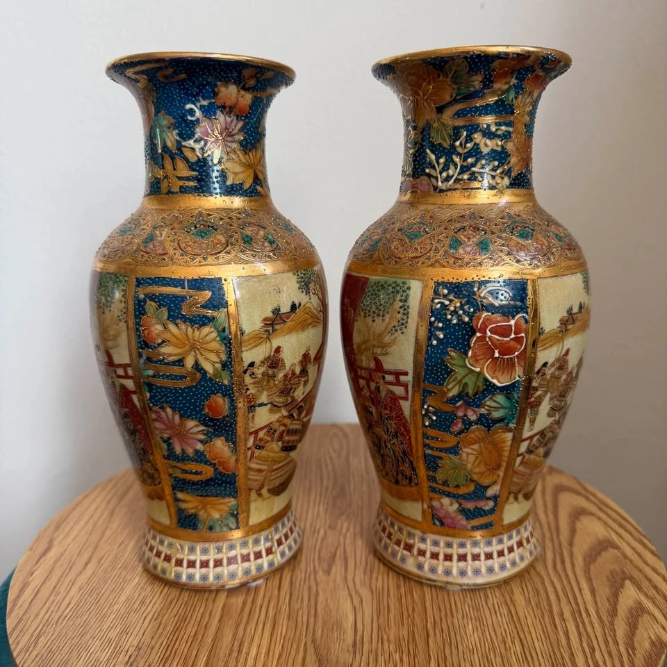 Pair of Vintage Japanese Satsuma Pottery Vases - photo 2