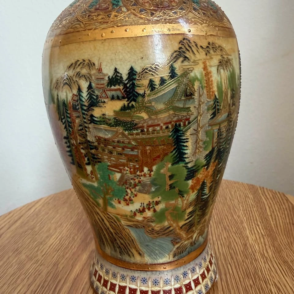 Japanese Satsuma Pottery Vase – Detailed Temple Landscape - photo 2