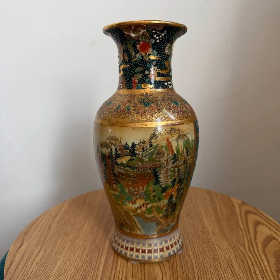 Japanese Satsuma Pottery Vase – Detailed Temple Landscape - photo 5