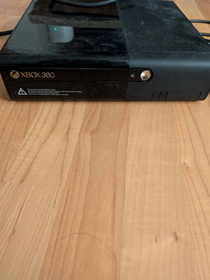 Microsoft Xbox 360 E Console Bundle with Controller and 6 Games - photo 2