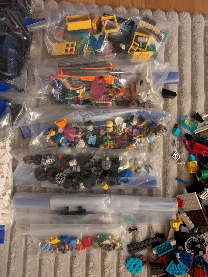 LEGO Bulk Brick and Minifigure Lot - photo 2