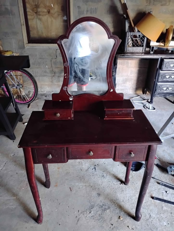 Wooden vanity with mirror - photo 2