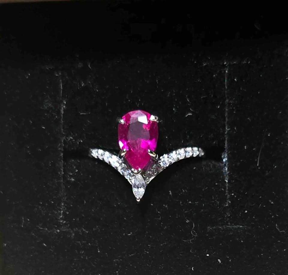 1.5 Carat Ruby Red Moissanite Gemstone Ring Size 6