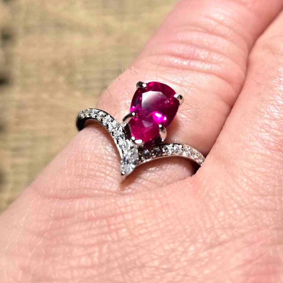 1.5 Carat Ruby Red Moissanite Gemstone Ring Size 6 - photo 2